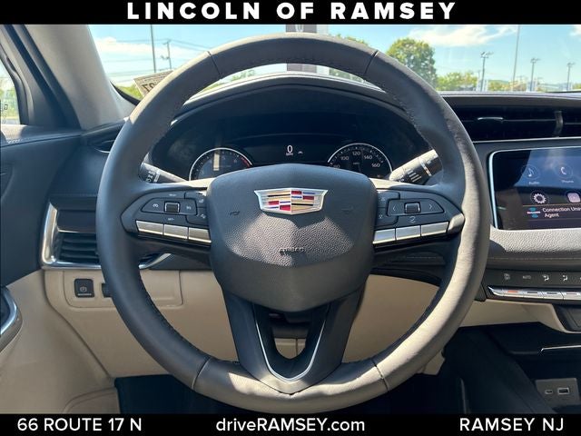 2022 Cadillac XT4 Luxury