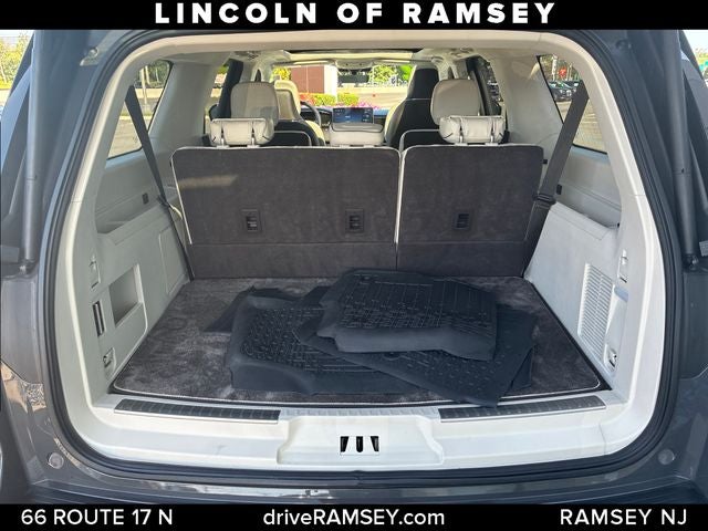 2022 Lincoln Navigator L Black Label