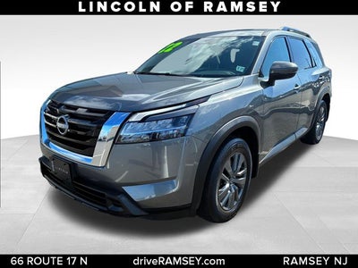 2022 Nissan Pathfinder SV