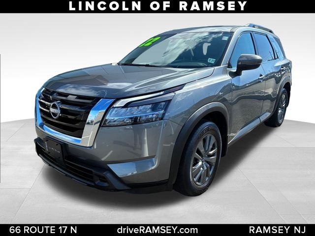 2022 Nissan Pathfinder SV