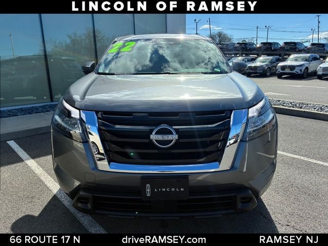 2022 Nissan Pathfinder SV
