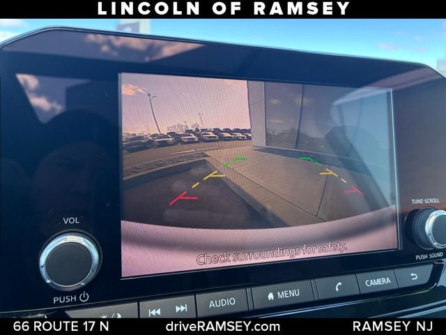 2022 Nissan Pathfinder SV