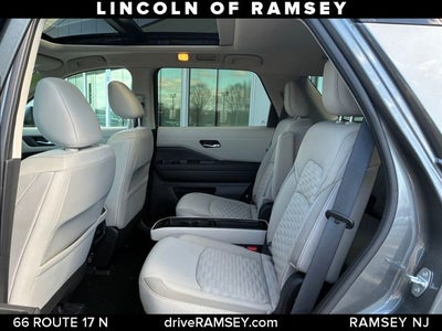 2022 Nissan Pathfinder SV