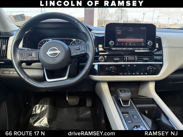 2022 Nissan Pathfinder SV