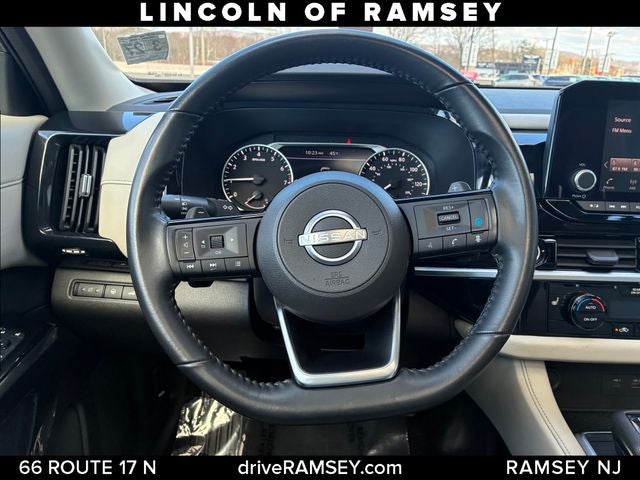 2022 Nissan Pathfinder SV
