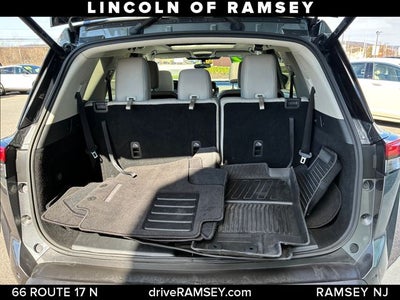 2022 Nissan Pathfinder SV