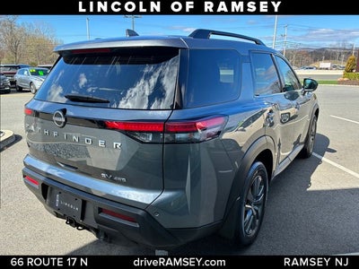 2022 Nissan Pathfinder SV