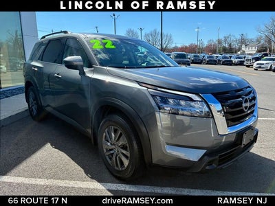 2022 Nissan Pathfinder SV