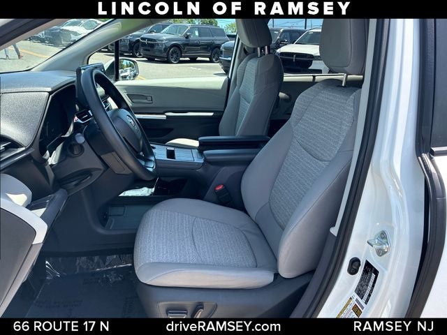 2023 Toyota Sienna LE 8 Passenger