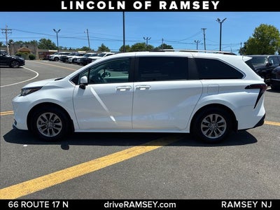 2023 Toyota Sienna LE 8 Passenger