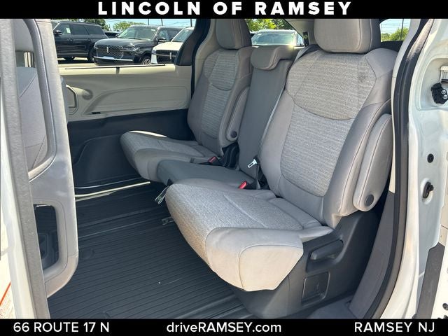 2023 Toyota Sienna LE 8 Passenger