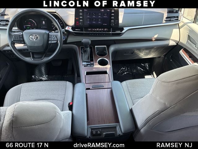 2023 Toyota Sienna LE 8 Passenger