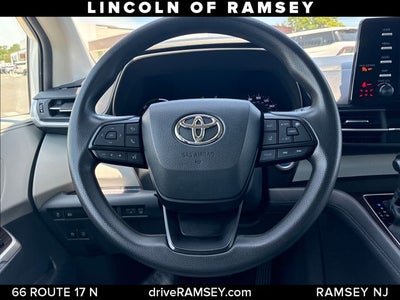 2023 Toyota Sienna LE 8 Passenger