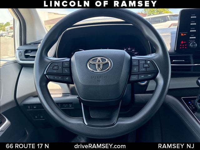 2023 Toyota Sienna LE 8 Passenger