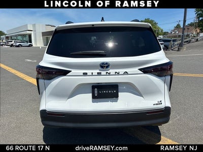 2023 Toyota Sienna LE 8 Passenger