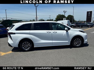 2023 Toyota Sienna LE 8 Passenger