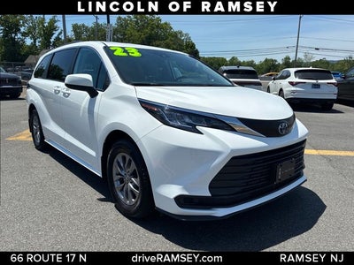 2023 Toyota Sienna LE 8 Passenger