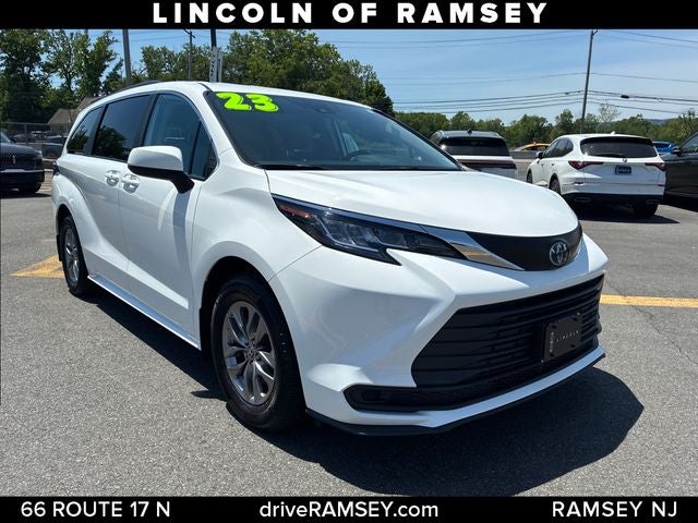 2023 Toyota Sienna LE 8 Passenger