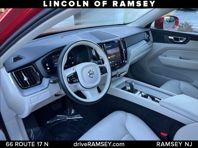 2023 Volvo XC60 B5 Plus Bright Theme