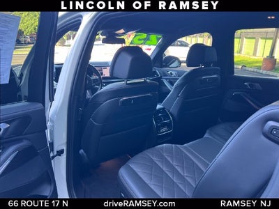 2025 BMW X7 xDrive40i