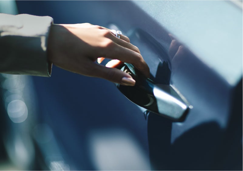 A hand gracefully grips the Light Touch Handle of a 2023 Lincoln Aviator® SUV to demonstrate its ease of use | Lincoln of Ramsey in Ramsey NJ