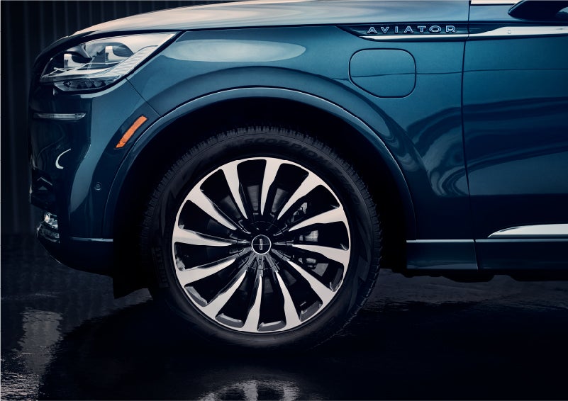 The 2023 Lincoln Aviator® Black Label Grand Touring model with unique 12-spoke wheel | Lincoln of Ramsey in Ramsey NJ