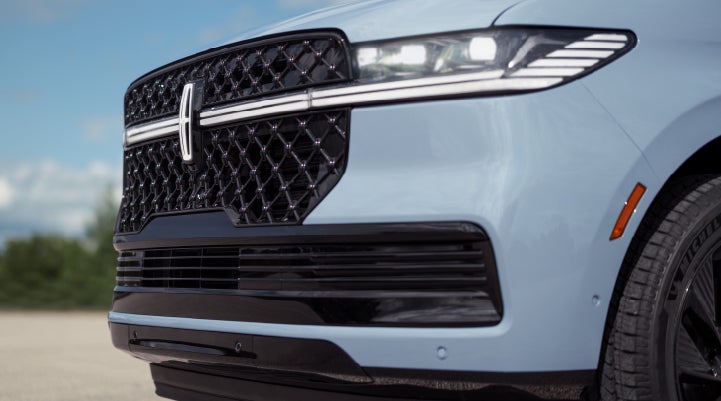 The front grille of a 2027 Lincoln Navigator® SUV with the available Jet Appearance Package.